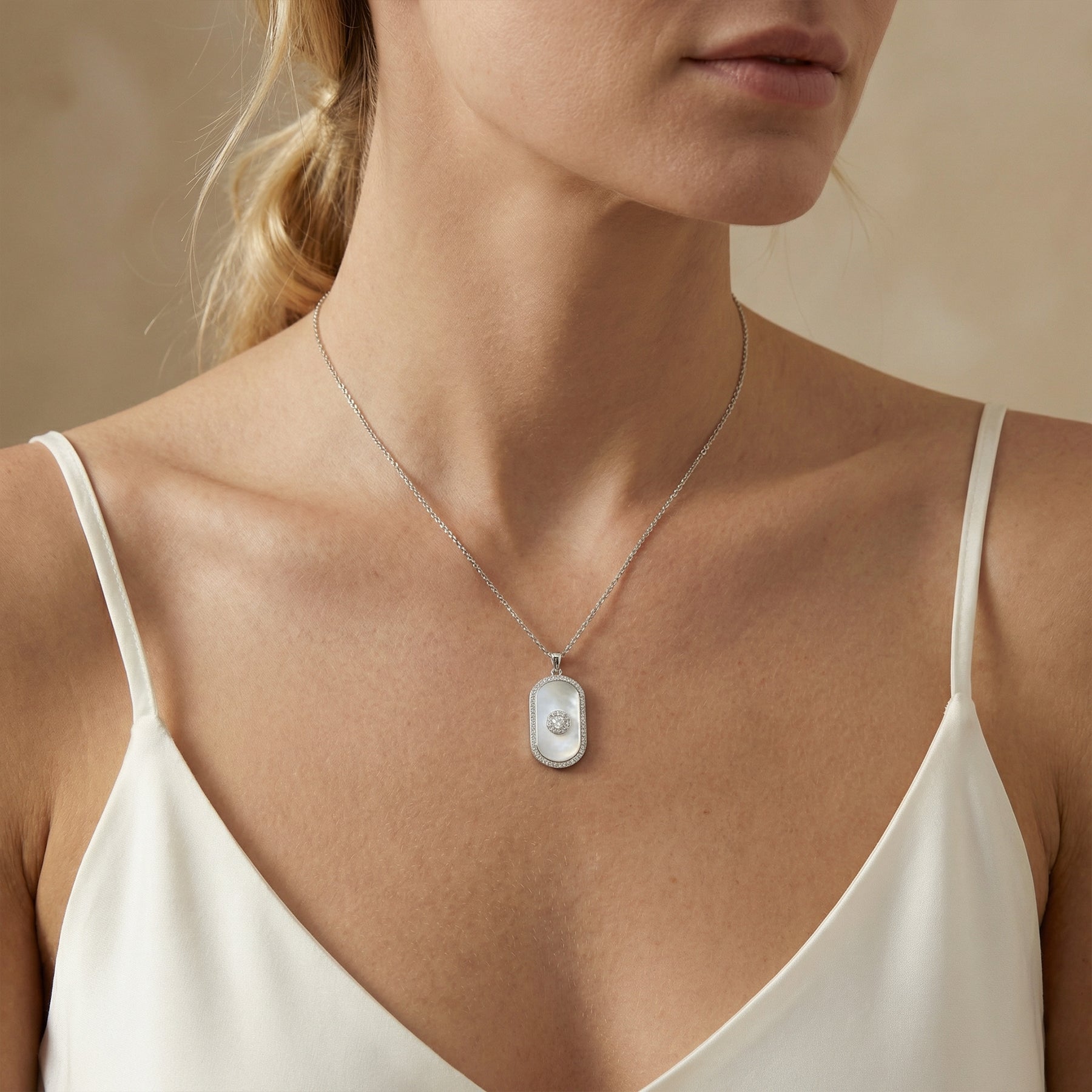 Elegant Silver Pendant Necklace with Mother of Pearl