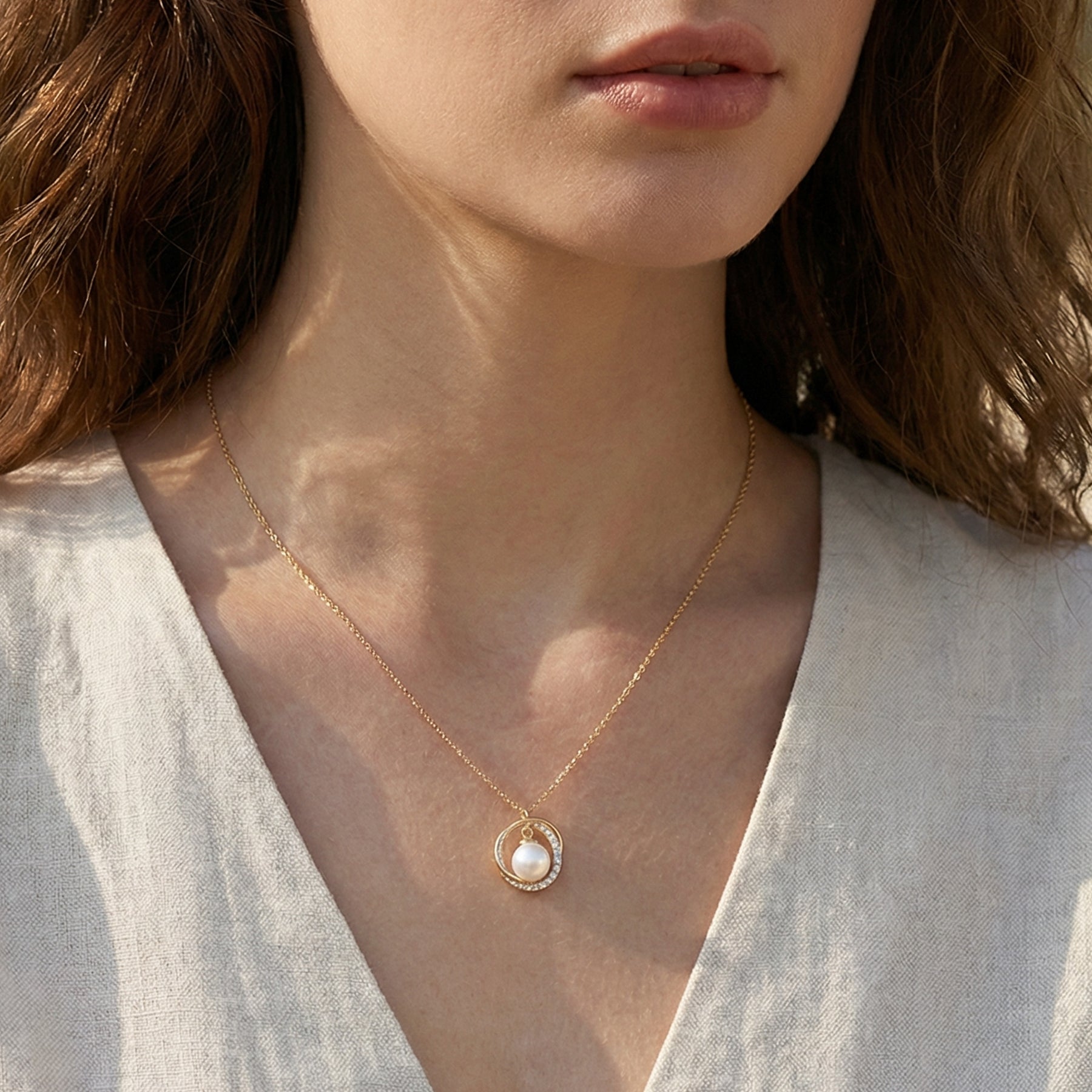 Elegant Pearl and Gold Circle Pendant Necklace