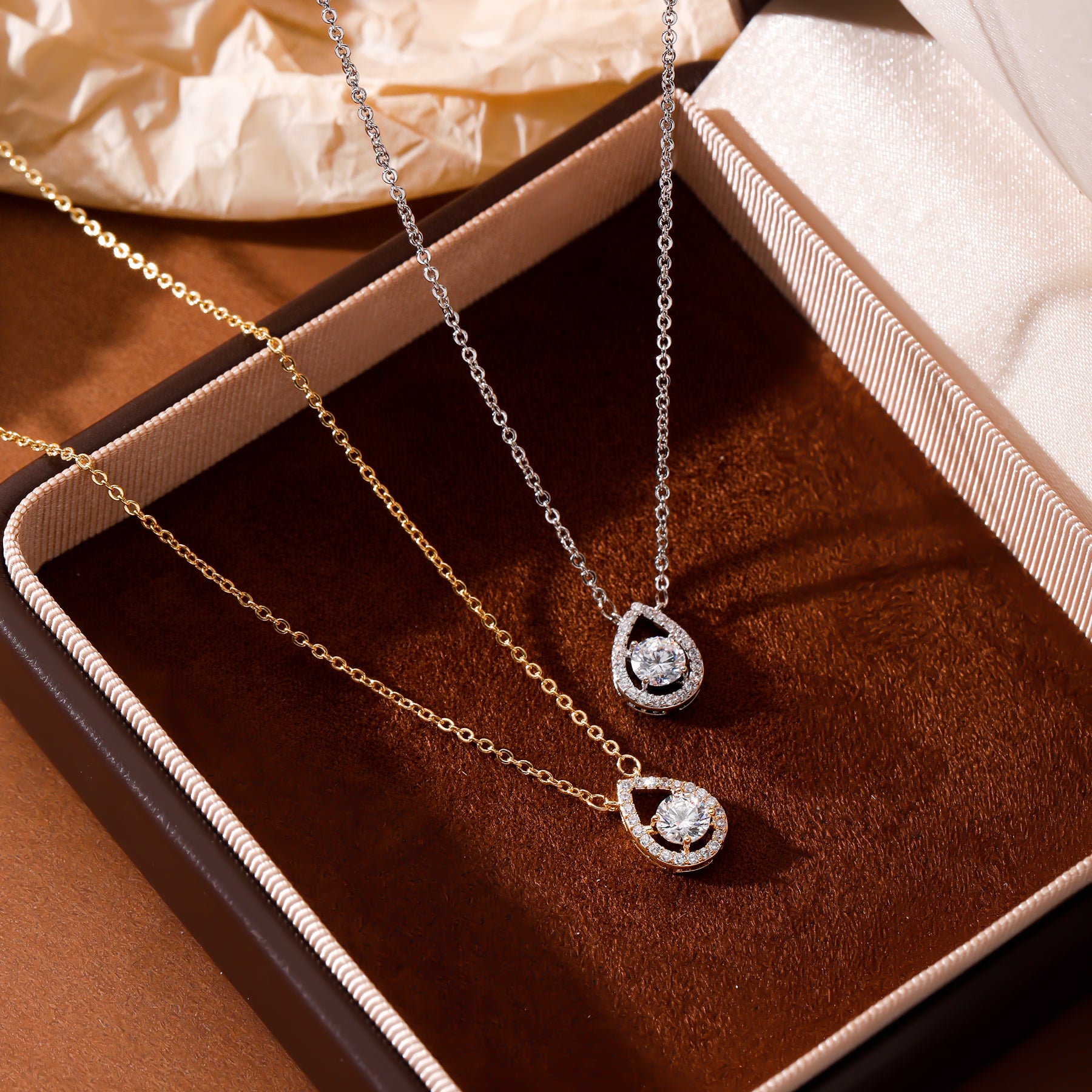 Elegant Teardrop Pendant Necklace with Sparkling Crystal