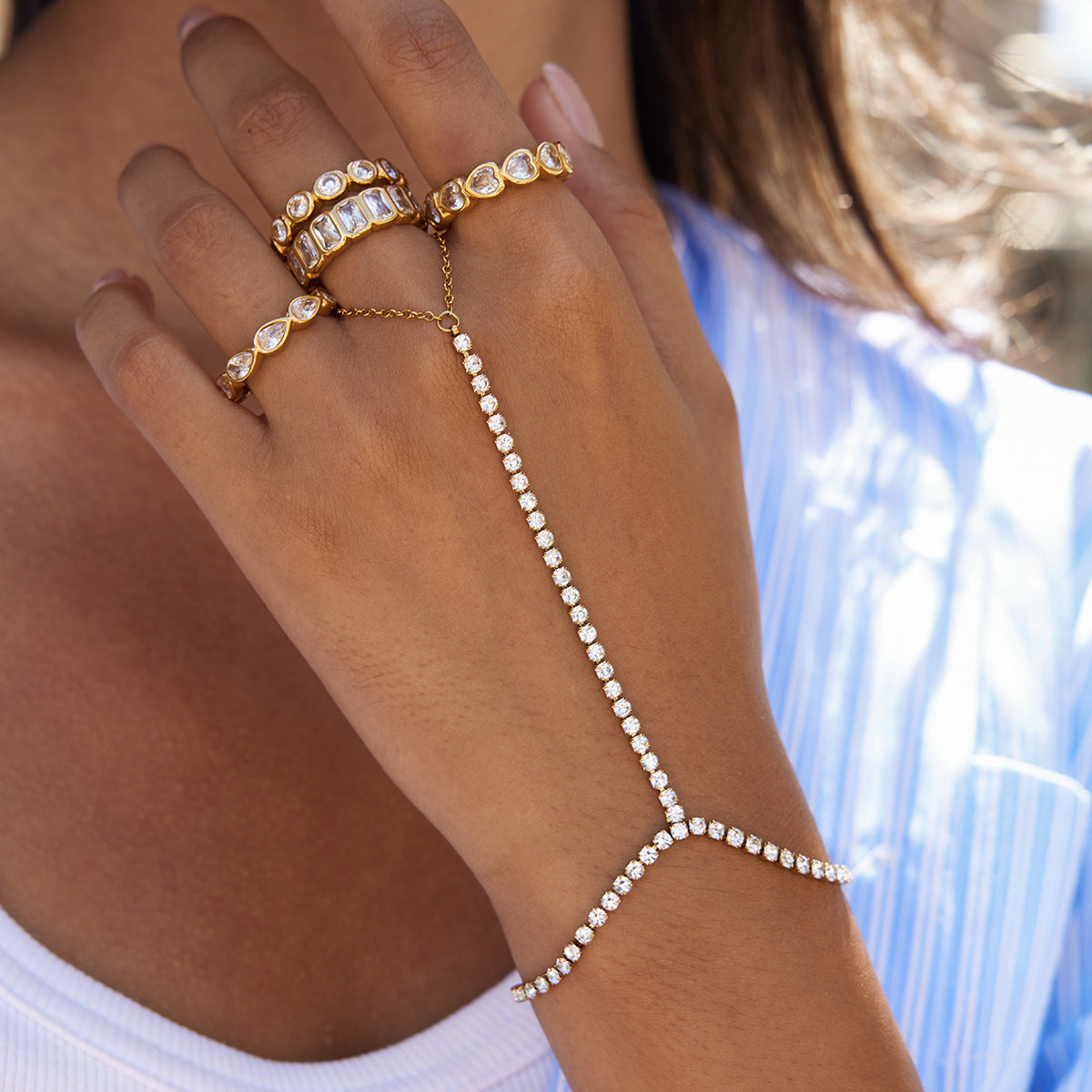 Elegant Gold Ring with Clear Gemstone Accents