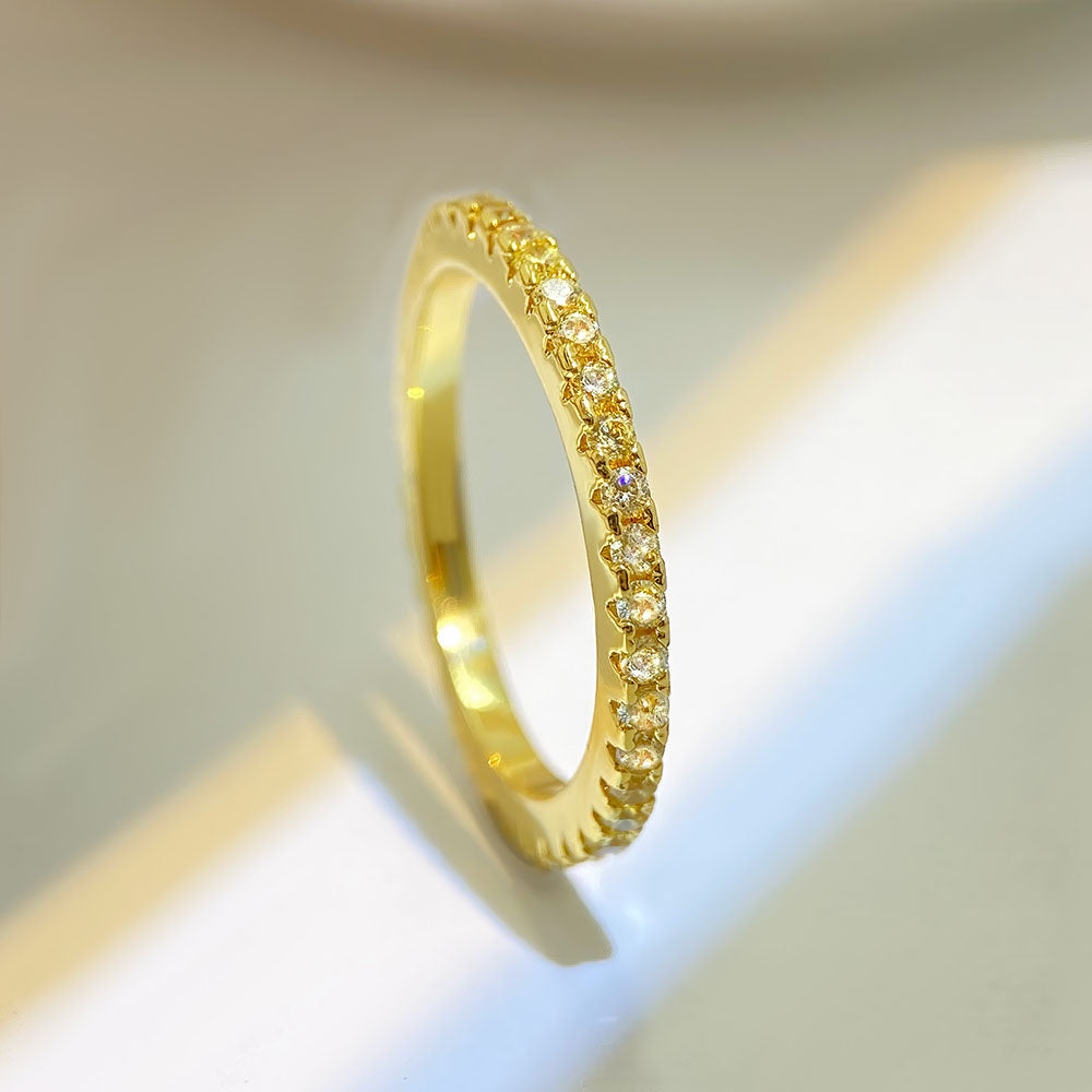 Elegant Gold Crystal Band Ring