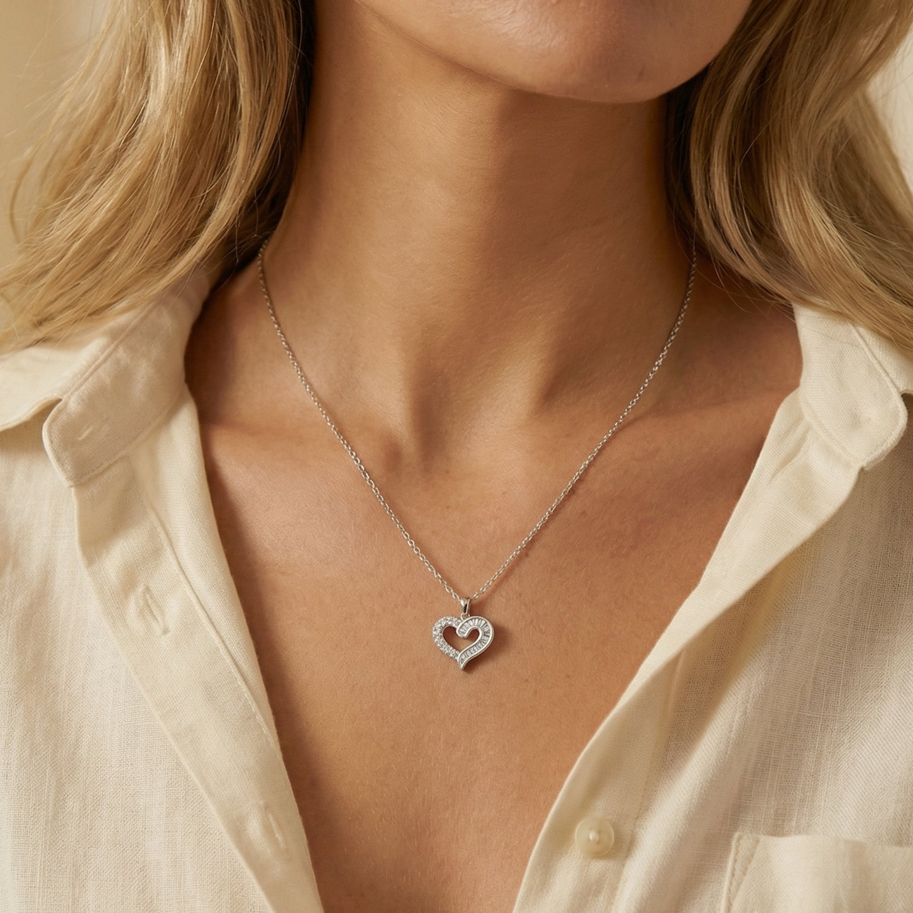 Elegant Heart-Shaped Pendant Necklace in Gold and Silver